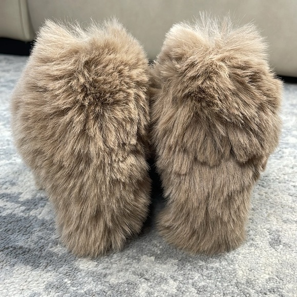 New Jeffrey Campbell Fluff MF Faux Fur Block Heel Mules Furry Beige Sz 5.5 - Picture 6 of 12